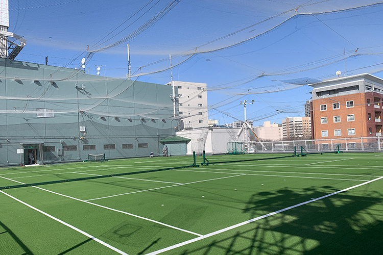東京都府中市テニスコート 防球ネット・ガセットプレート取付工事