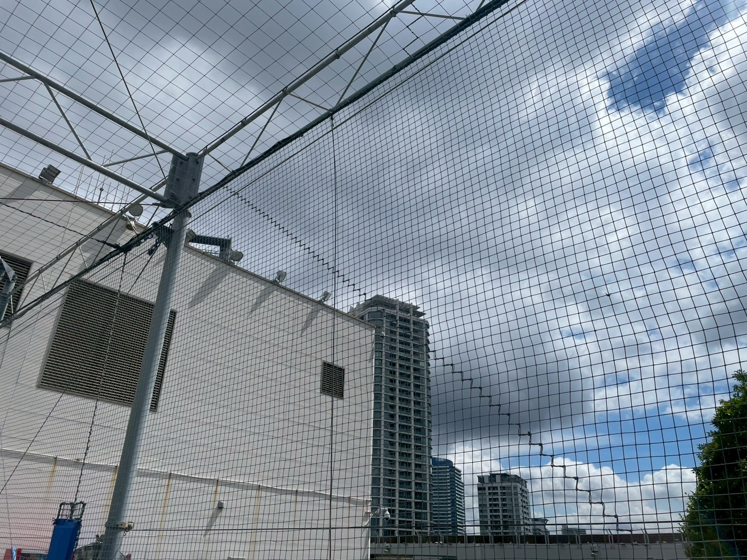 防球ネット緩衝材交換工事　シュンスケパーク
